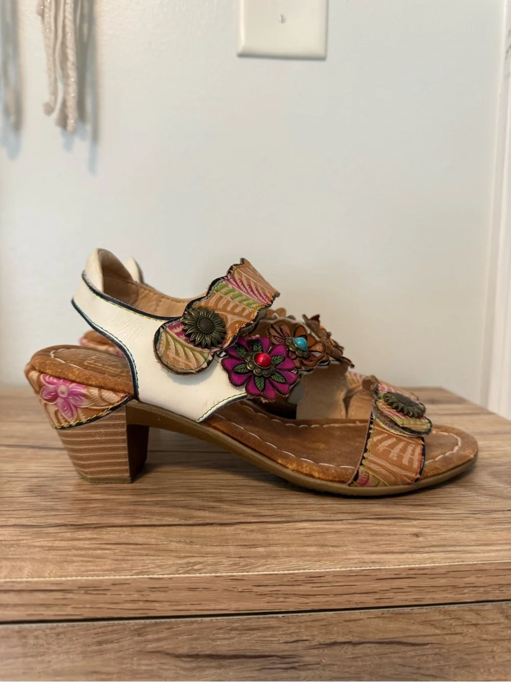 Women's Floral Leather Sandals in Multicolor Size 37